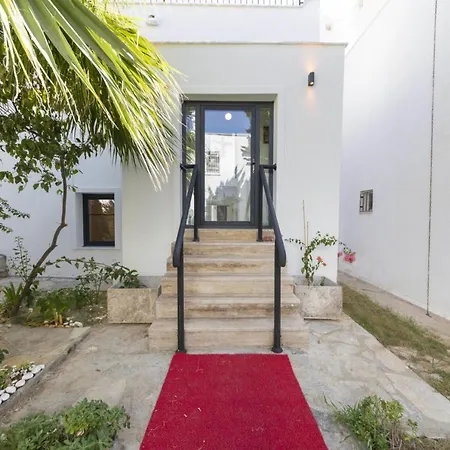 Pleasant Flat With Garden In The Heart Of