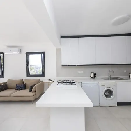 Daire Pleasant Flat With Garden In The Heart Of *