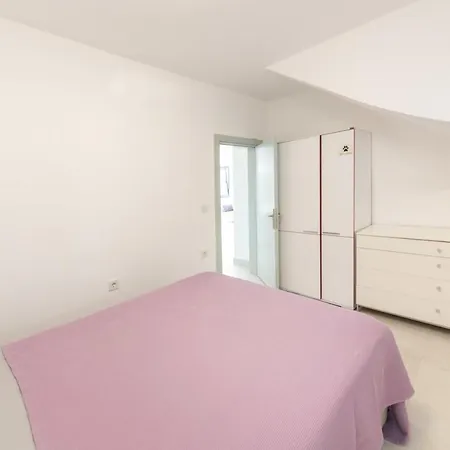 Pleasant Flat With Garden In The Heart Of Daire