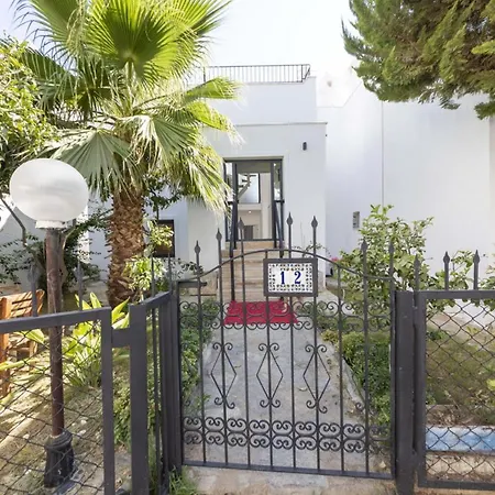 Daire Pleasant Flat With Garden In The Heart Of